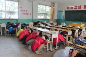 我校进行地震应急演练