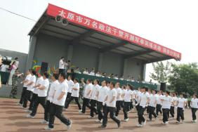 省委常委、政法委书记王建明来我校视察政法系统军事训练活动