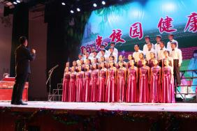 我校红葡萄合唱团参加全县教育系统艺术月活动