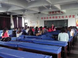 我校礼仪队开展活动