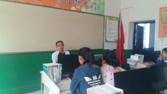 校长闫渊林参加计算机1501班班会