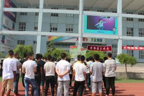 县委常委、政法委书记陈晓勇在我校开展禁毒宣传活动
