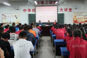 学雷锋道德模范志愿服务先进事迹报告会在我校举行