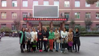 我校26名教师参加市教科研中心组织的业务测试