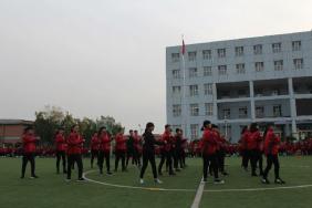 我校组织2015级学生团体操比赛