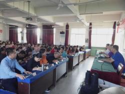 我校召开党员扩大会议