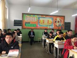 校长李志宏深入课堂听课