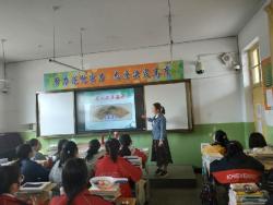 罗秀老师在社艺1701班进行公开课教学