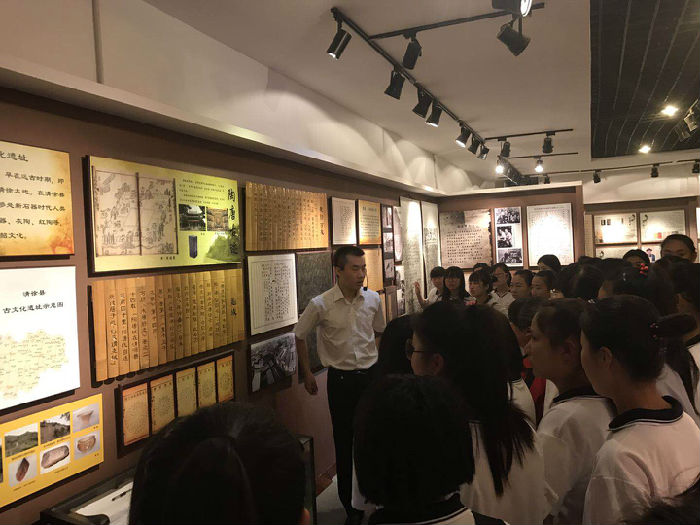 参观1.jpg